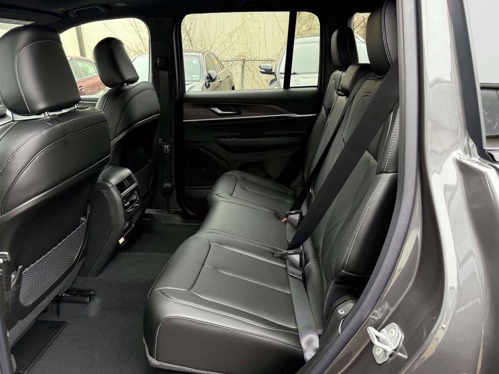 2025 Baltic Gray Metallic Clearcoat Jeep Grand Cherokee Limited 4X4 SUV