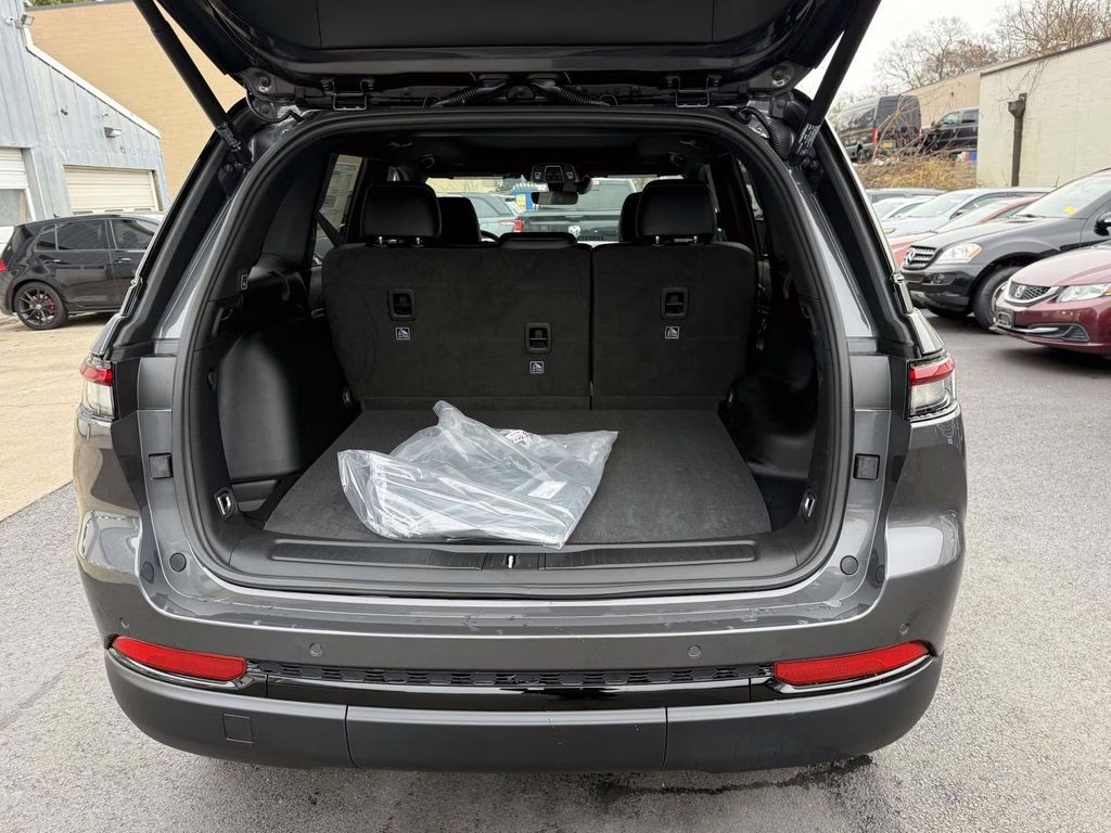 2025 Baltic Gray Metallic Clearcoat Jeep Grand Cherokee Limited 4X4 SUV