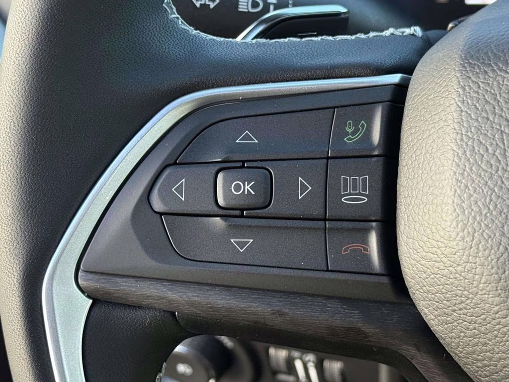 2025 Baltic Gray Metallic Clearcoat Jeep Grand Cherokee Limited 4X4 SUV