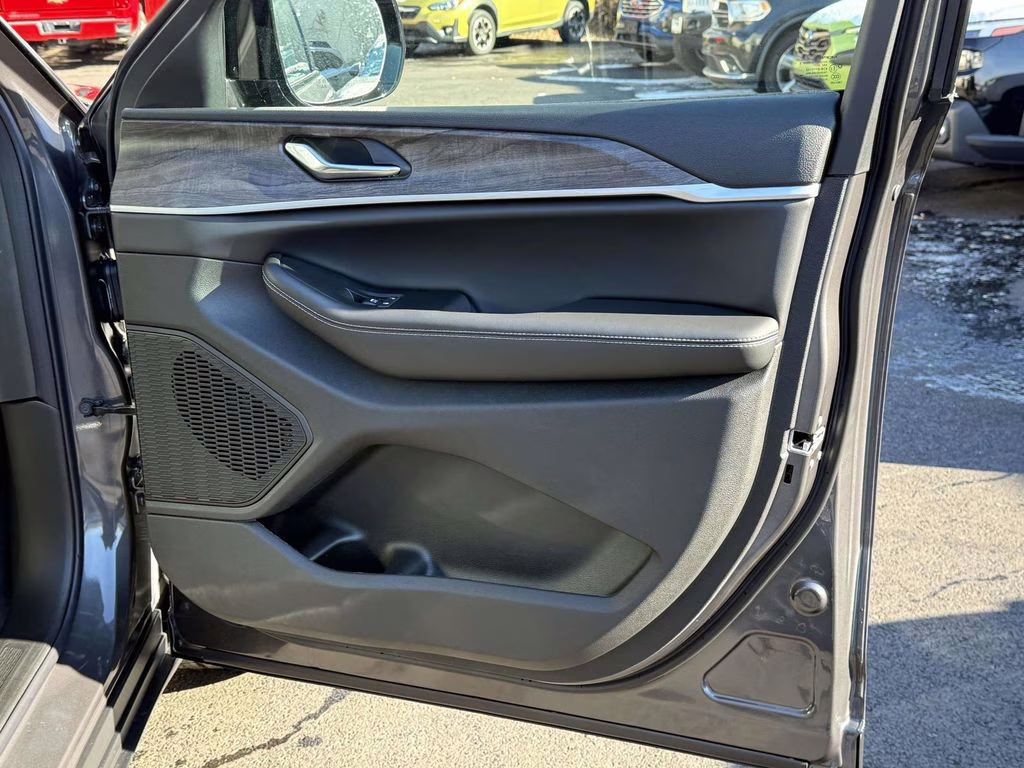 2025 Baltic Gray Metallic Clearcoat Jeep Grand Cherokee Limited 4X4 SUV