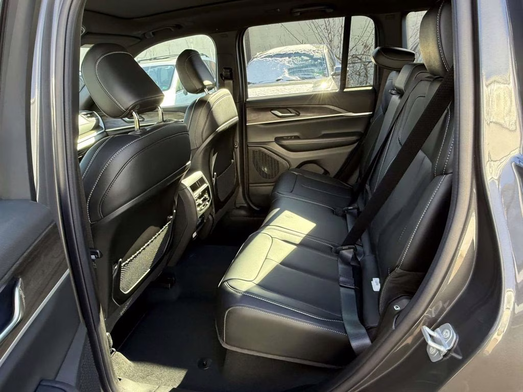 2025 Baltic Gray Metallic Clearcoat Jeep Grand Cherokee Limited 4X4 SUV