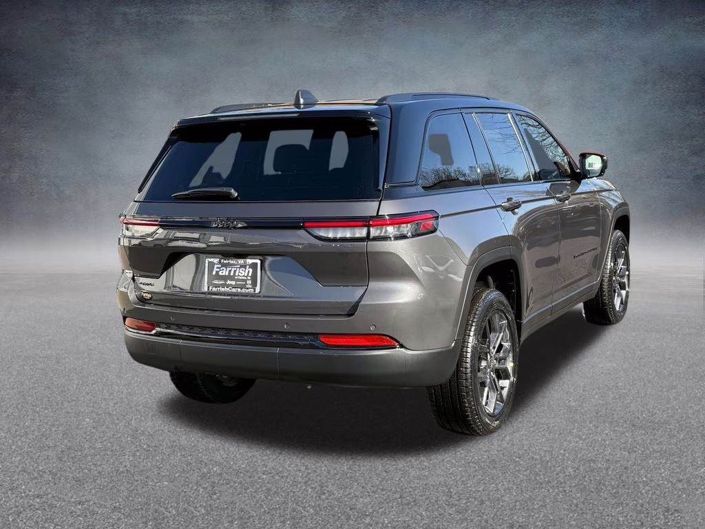 2025 Baltic Gray Metallic Clearcoat Jeep Grand Cherokee Limited 4X4 SUV