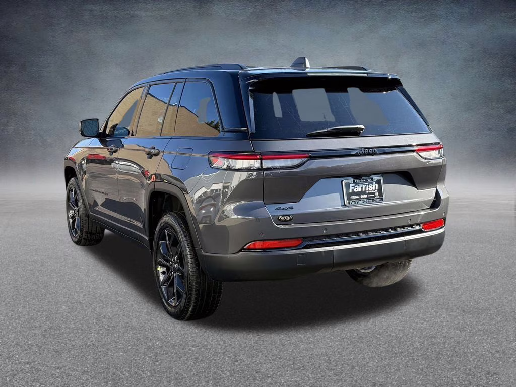 2025 Baltic Gray Metallic Clearcoat Jeep Grand Cherokee Limited 4X4 SUV