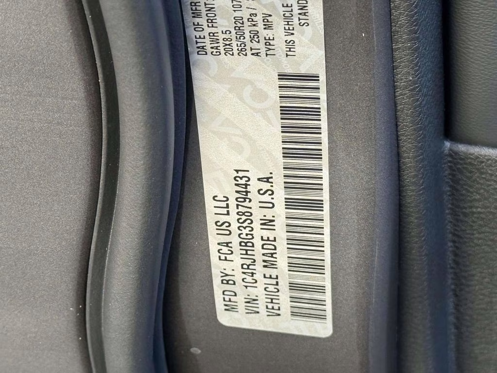 2025 Baltic Gray Metallic Clearcoat Jeep Grand Cherokee Limited 4X4 SUV