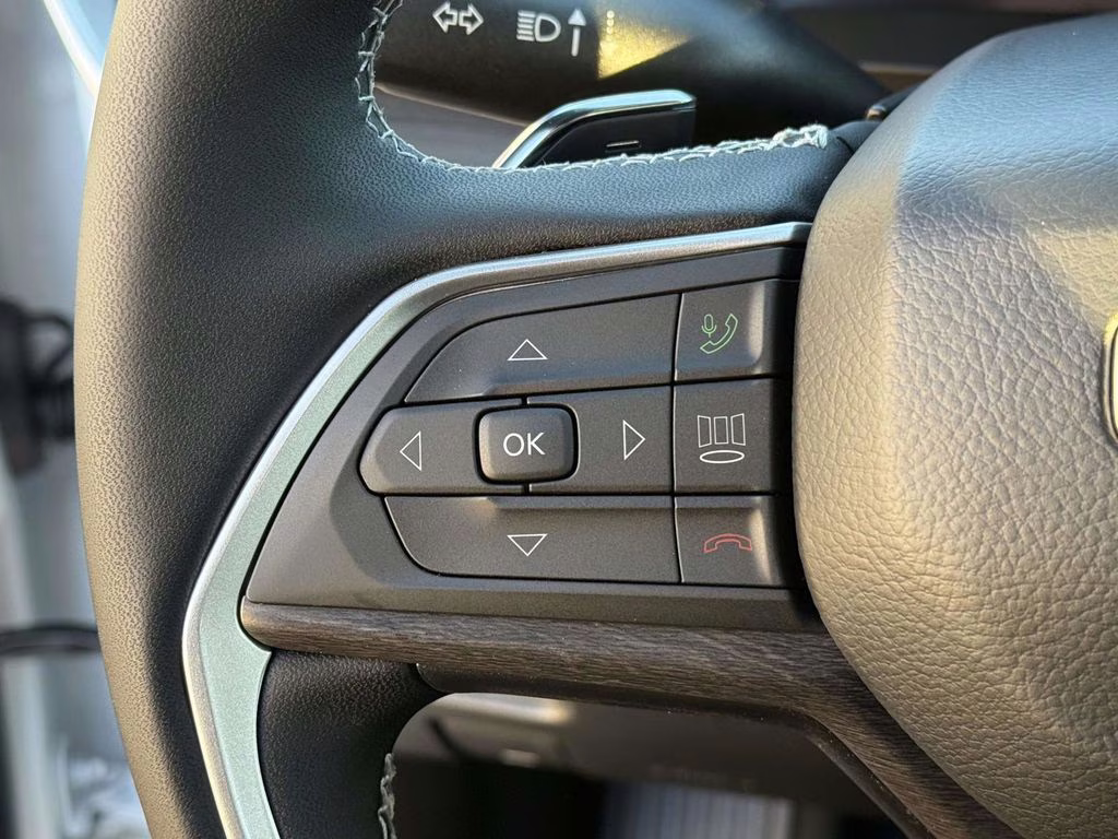 2025 Bright White Clearcoat Jeep Grand Cherokee Limited 4X4 SUV