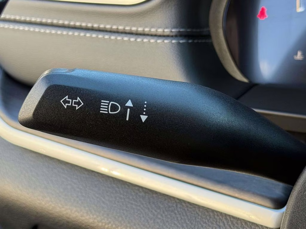 2025 Bright White Clearcoat Jeep Grand Cherokee Limited 4X4 SUV