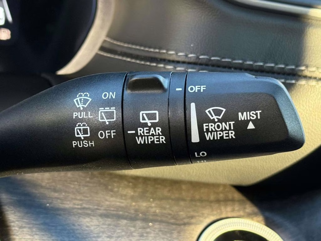 2025 Bright White Clearcoat Jeep Grand Cherokee Limited 4X4 SUV