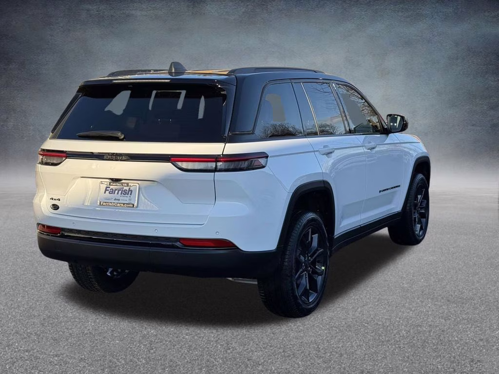 2025 Bright White Clearcoat Jeep Grand Cherokee Limited 4X4 SUV