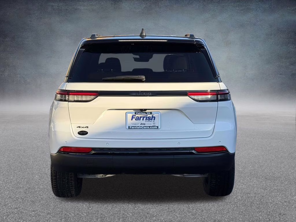 2025 Bright White Clearcoat Jeep Grand Cherokee Limited 4X4 SUV