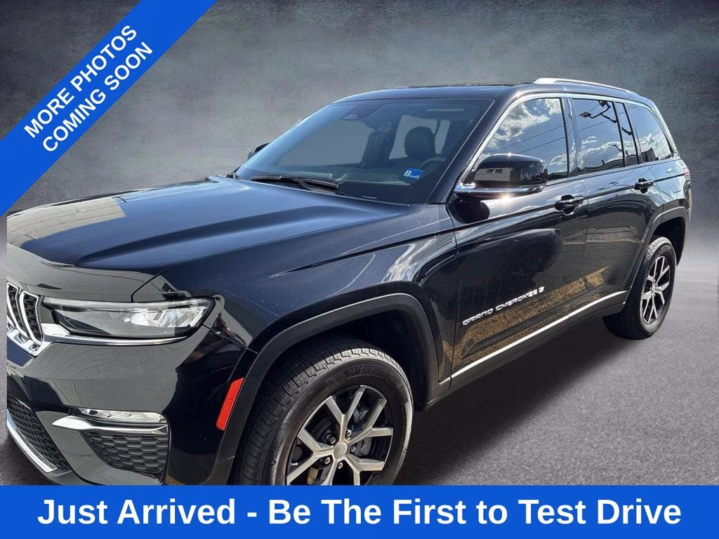 2025 Diamond Black Crystal Pearlcoat Jeep Grand Cherokee Limited 4X4 SUV