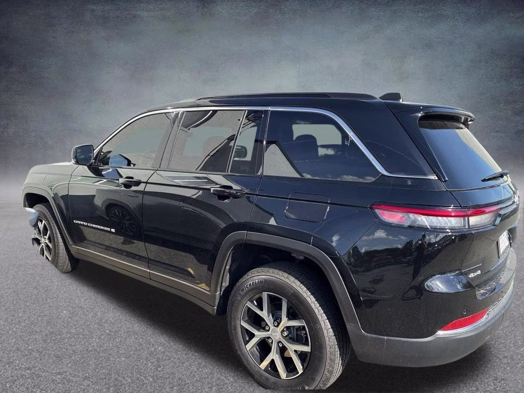 2025 Diamond Black Crystal Pearlcoat Jeep Grand Cherokee Limited 4X4 SUV