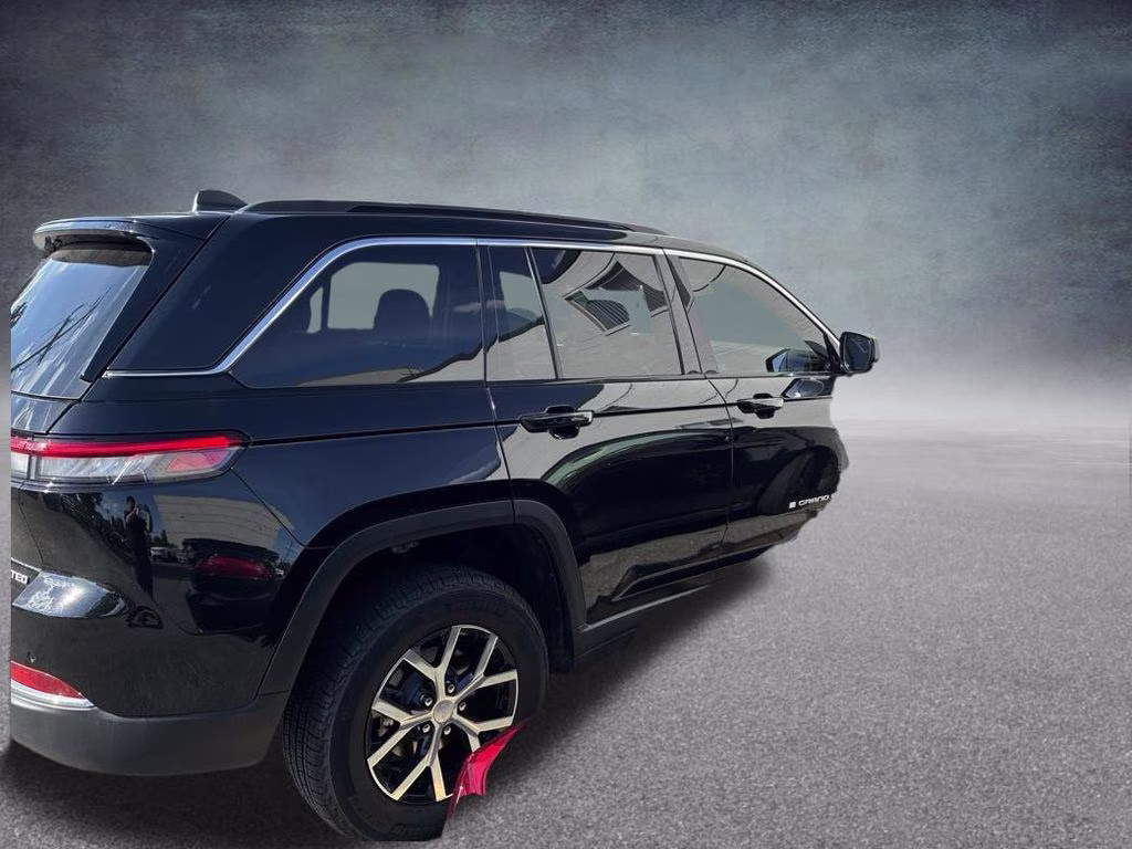 2025 Diamond Black Crystal Pearlcoat Jeep Grand Cherokee Limited 4X4 SUV