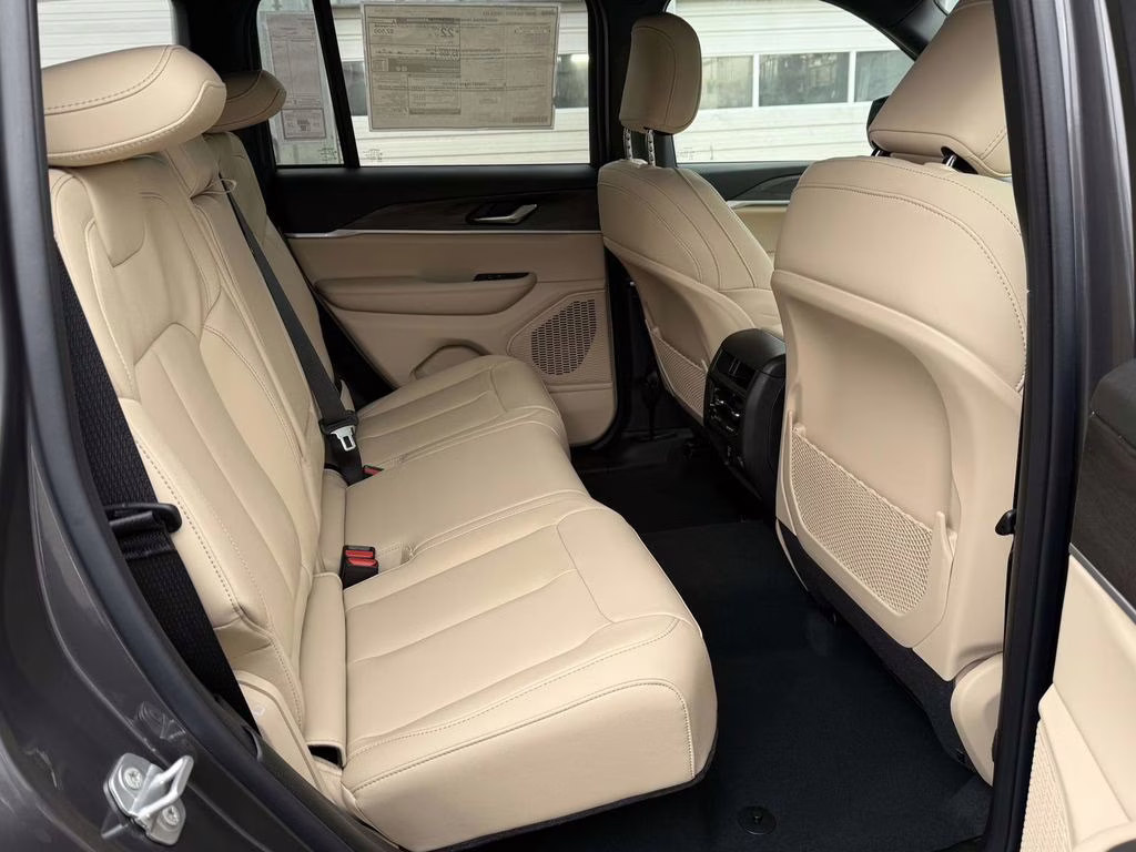 2025 Baltic Gray Metallic Clearcoat Jeep Grand Cherokee Limited 4X4 SUV