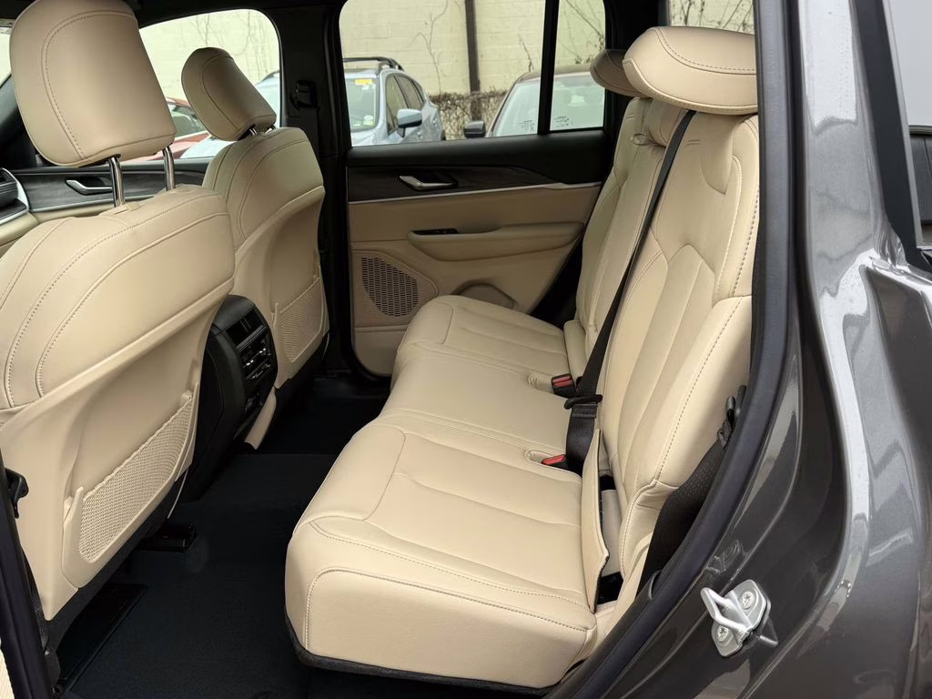 2025 Baltic Gray Metallic Clearcoat Jeep Grand Cherokee Limited 4X4 SUV