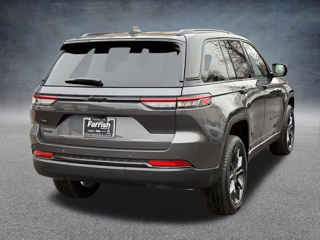 2025 Baltic Gray Metallic Clearcoat Jeep Grand Cherokee Limited 4X4 SUV