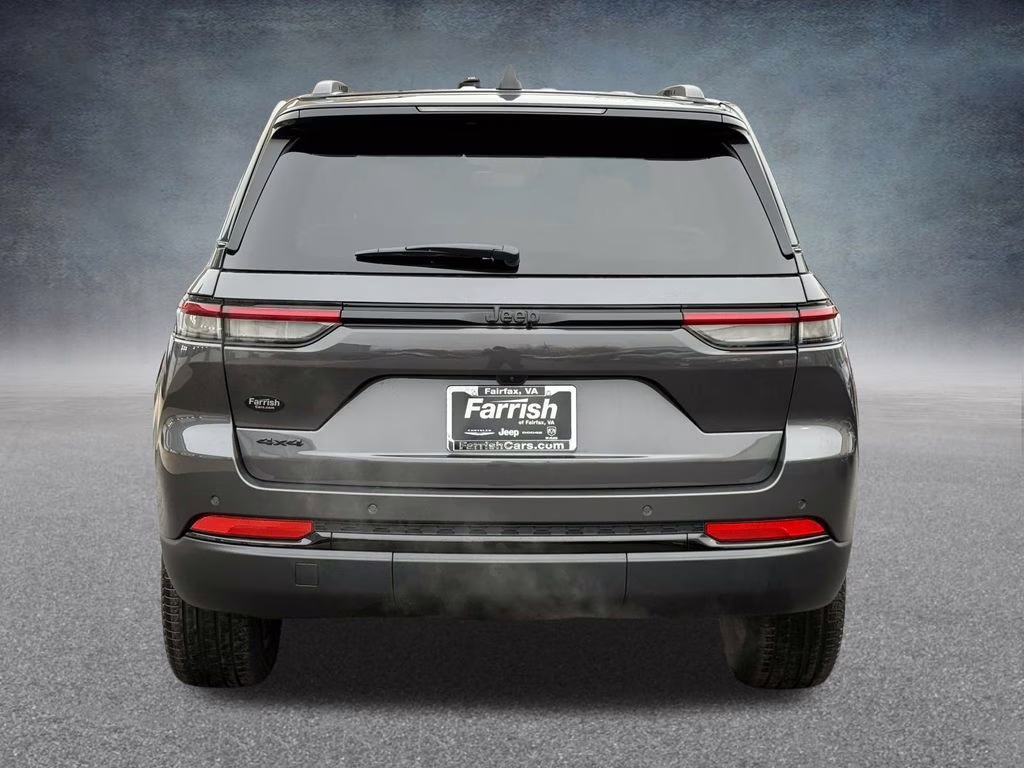 2025 Baltic Gray Metallic Clearcoat Jeep Grand Cherokee Limited 4X4 SUV