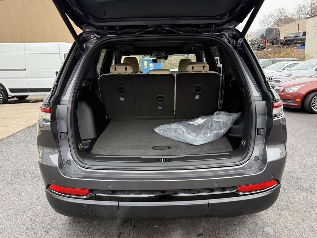 2025 Baltic Gray Metallic Clearcoat Jeep Grand Cherokee Limited 4X4 SUV