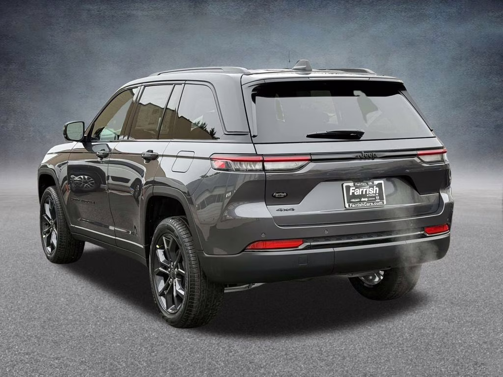 2025 Baltic Gray Metallic Clearcoat Jeep Grand Cherokee Limited 4X4 SUV