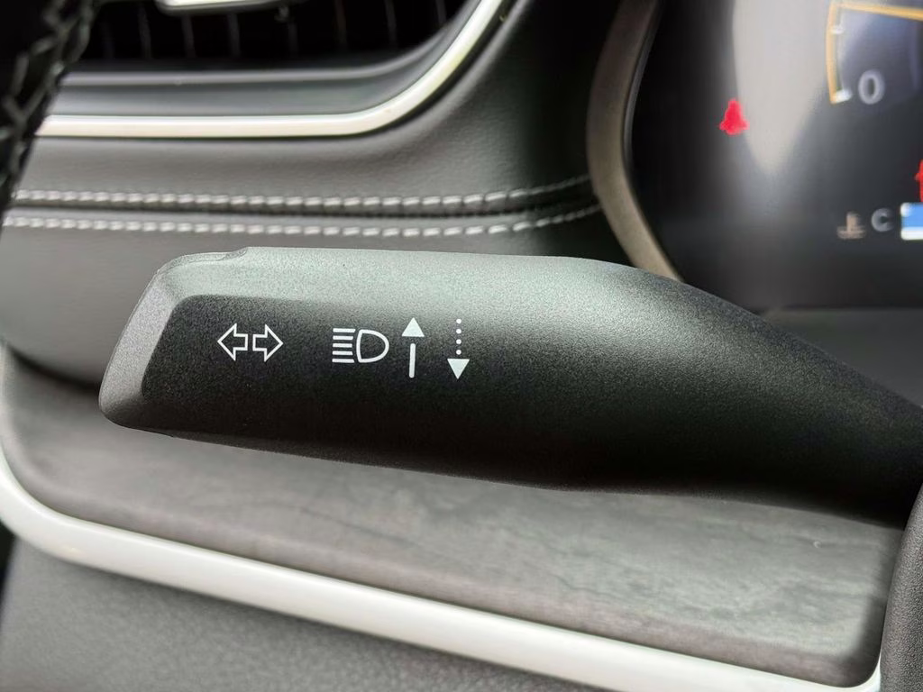 2025 Silver Zynith Jeep Grand Cherokee Limited 4X4 SUV