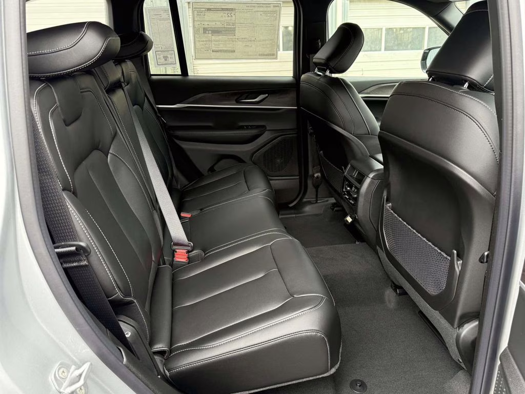 2025 Silver Zynith Jeep Grand Cherokee Limited 4X4 SUV