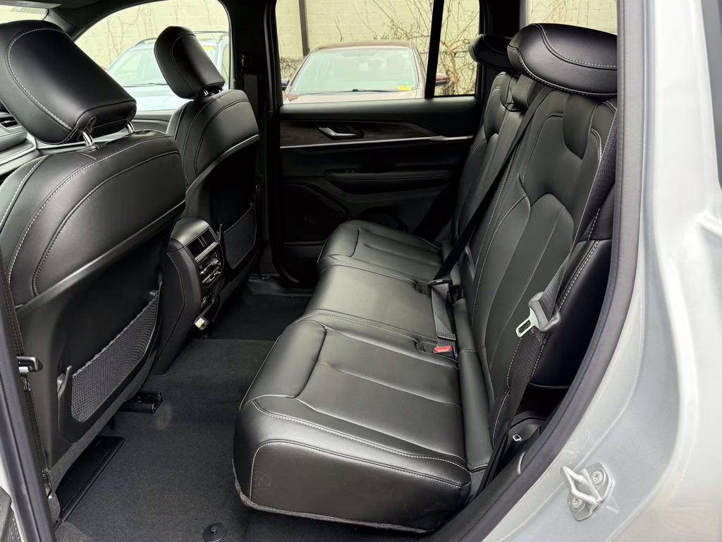 2025 Silver Zynith Jeep Grand Cherokee Limited 4X4 SUV