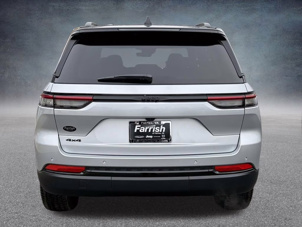 2025 Silver Zynith Jeep Grand Cherokee Limited 4X4 SUV
