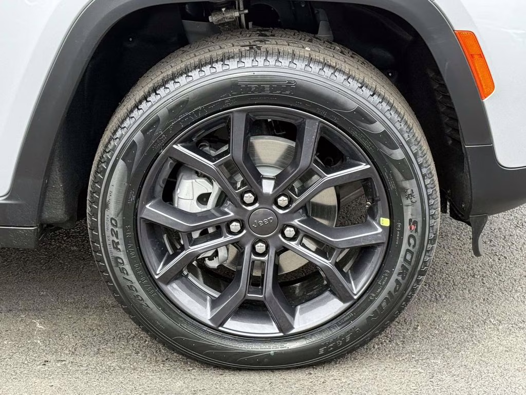 2025 Silver Zynith Jeep Grand Cherokee Limited 4X4 SUV