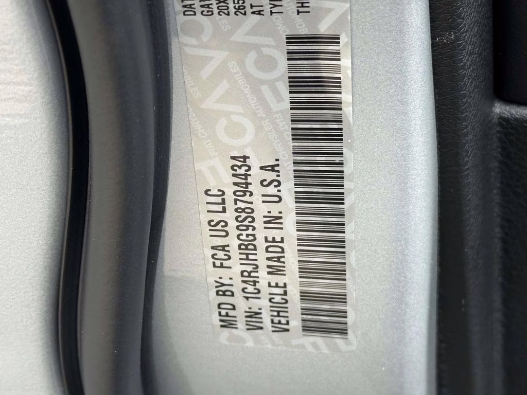 2025 Silver Zynith Jeep Grand Cherokee Limited 4X4 SUV