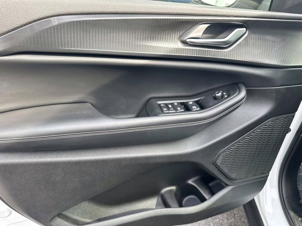 2025 Bright White Clearcoat Jeep Grand Cherokee L Altitude X 4X4 SUV