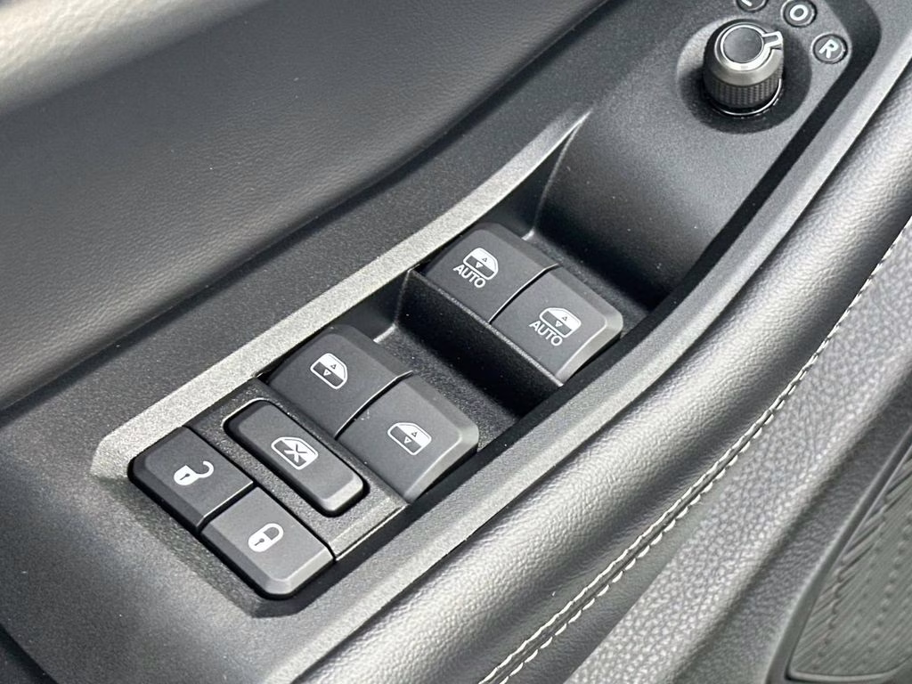 2025 Bright White Clearcoat Jeep Grand Cherokee L Altitude X 4X4 SUV