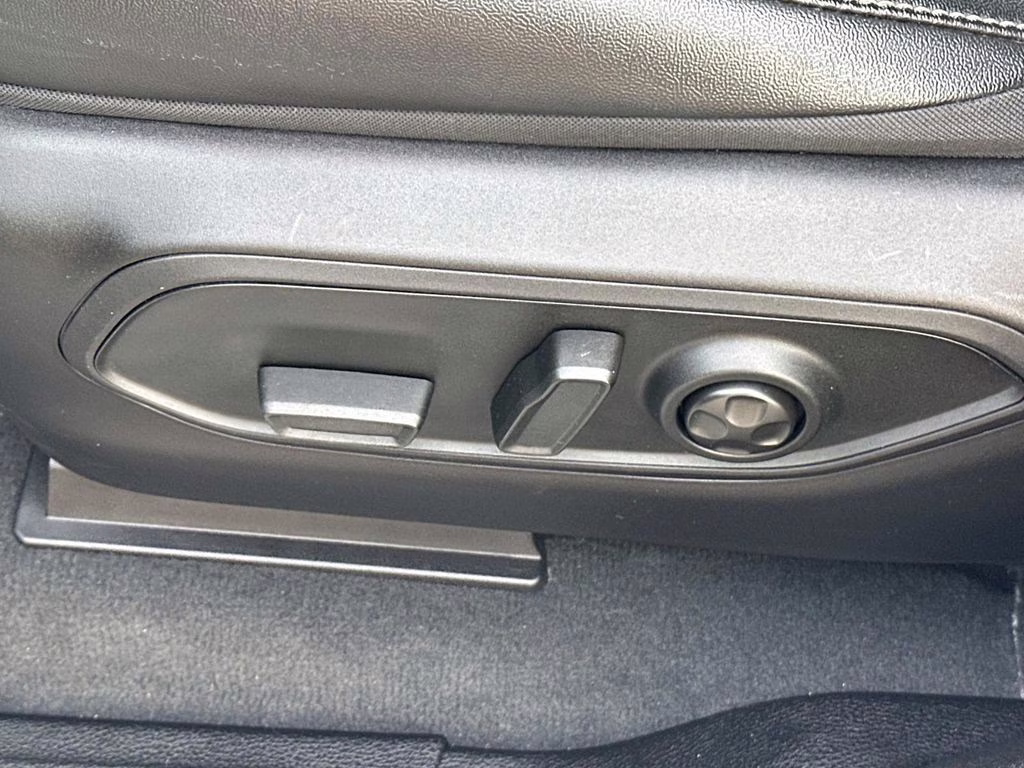 2025 Bright White Clearcoat Jeep Grand Cherokee L Altitude X 4X4 SUV