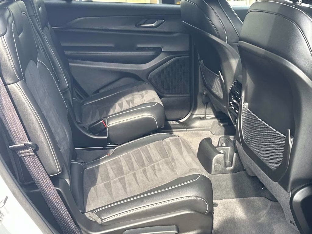 2025 Bright White Clearcoat Jeep Grand Cherokee L Altitude X 4X4 SUV