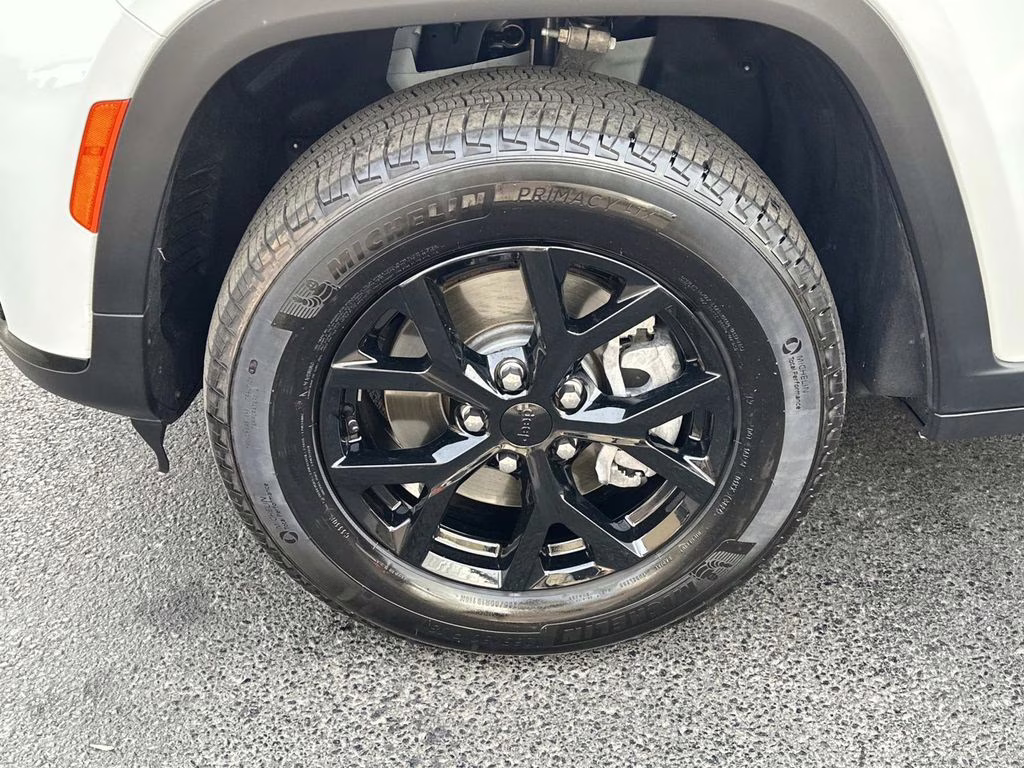 2025 Bright White Clearcoat Jeep Grand Cherokee L Altitude X 4X4 SUV