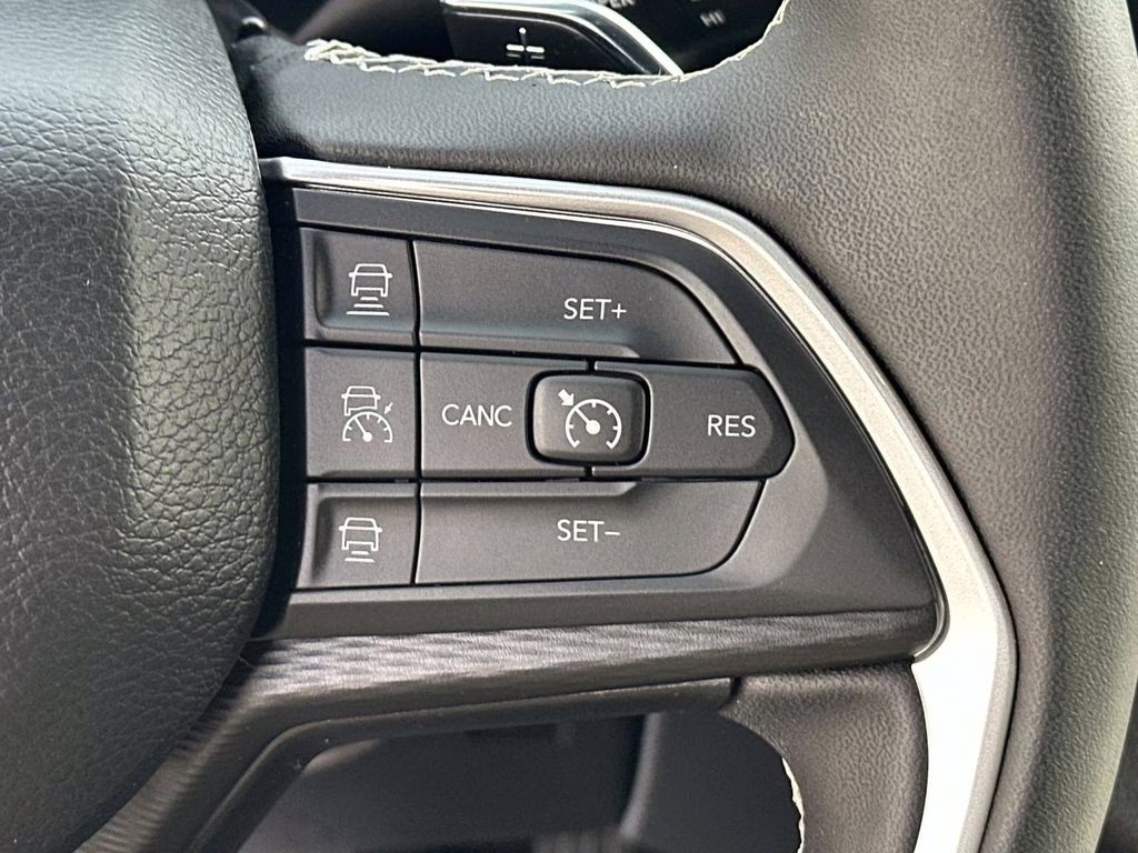 2025 Bright White Clearcoat Jeep Grand Cherokee L Altitude X 4X4 SUV