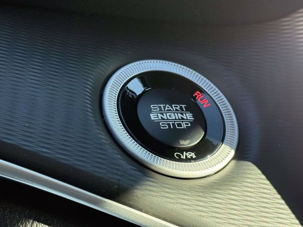 2025 Diamond Black Crystal Pearlcoat Jeep Grand Cherokee L Altitude X 4X4 SUV