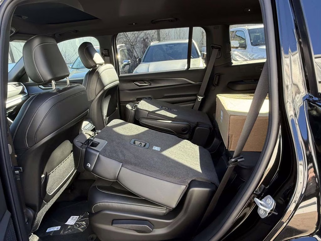 2025 Diamond Black Crystal Pearlcoat Jeep Grand Cherokee L Altitude X 4X4 SUV