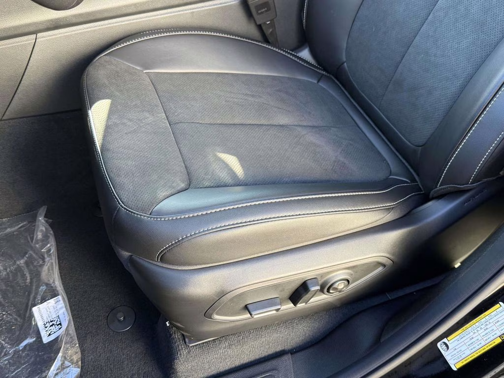 2025 Diamond Black Crystal Pearlcoat Jeep Grand Cherokee L Altitude X 4X4 SUV