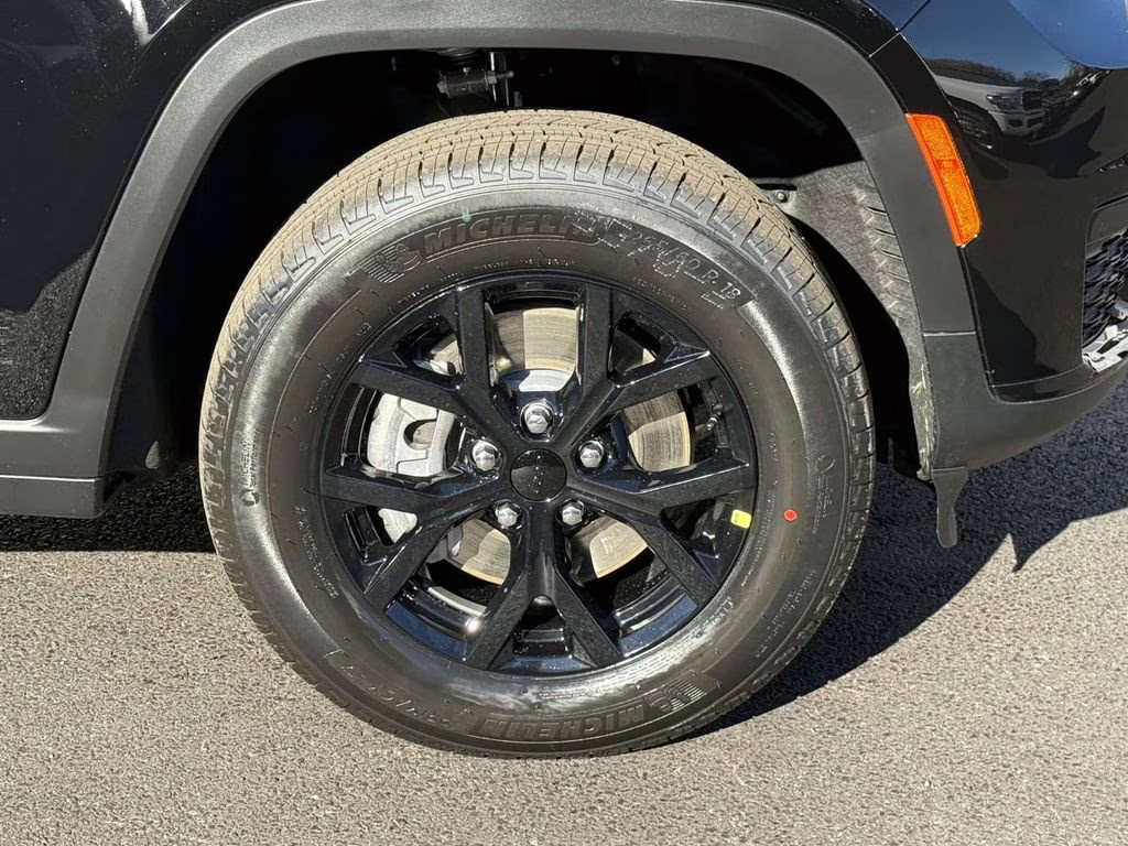 2025 Diamond Black Crystal Pearlcoat Jeep Grand Cherokee L Altitude X 4X4 SUV