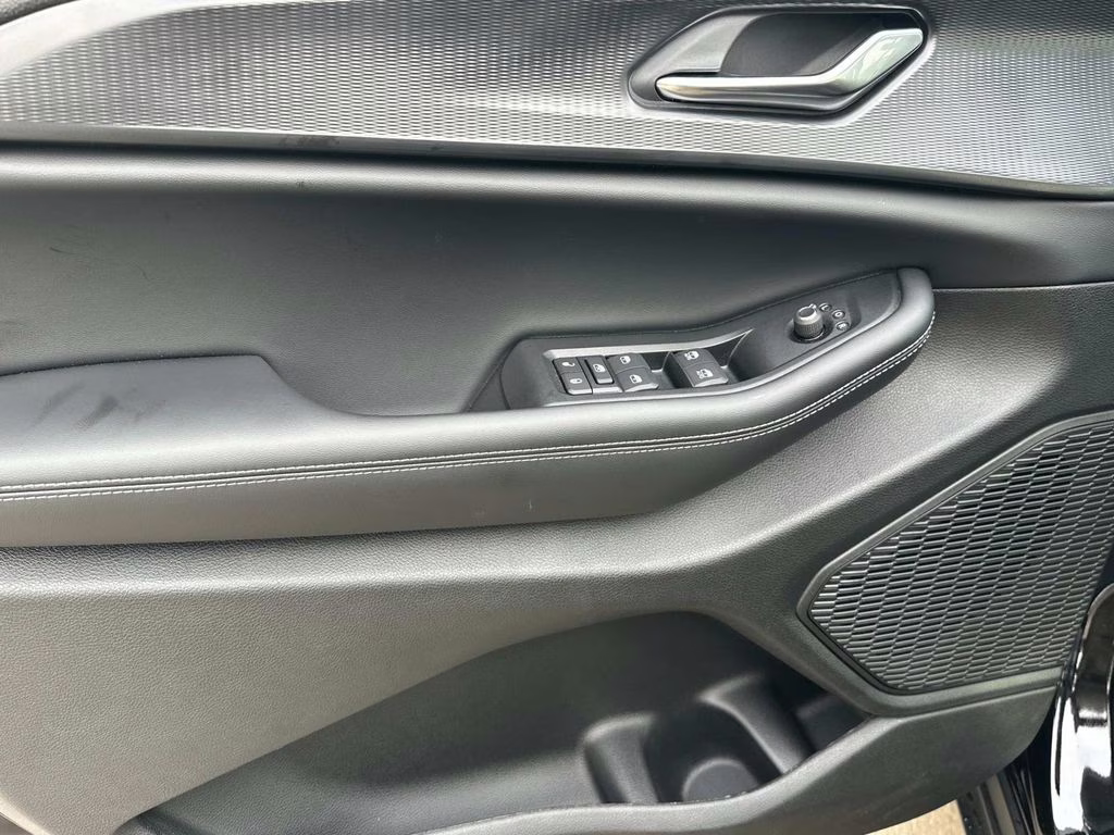 2025 Diamond Black Crystal Pearlcoat Jeep Grand Cherokee L Altitude X 4X4 SUV