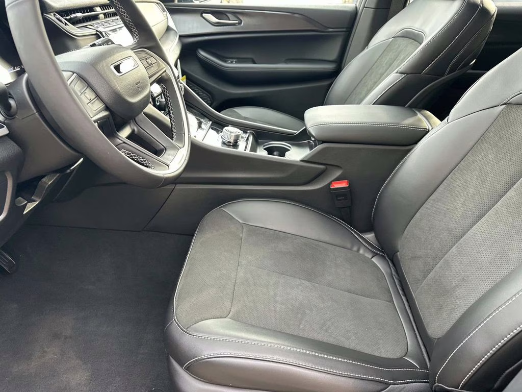 2025 Diamond Black Crystal Pearlcoat Jeep Grand Cherokee L Altitude X 4X4 SUV