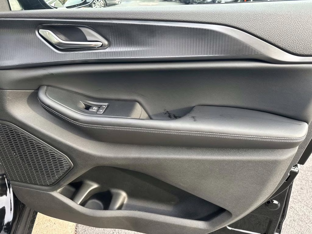 2025 Diamond Black Crystal Pearlcoat Jeep Grand Cherokee L Altitude X 4X4 SUV