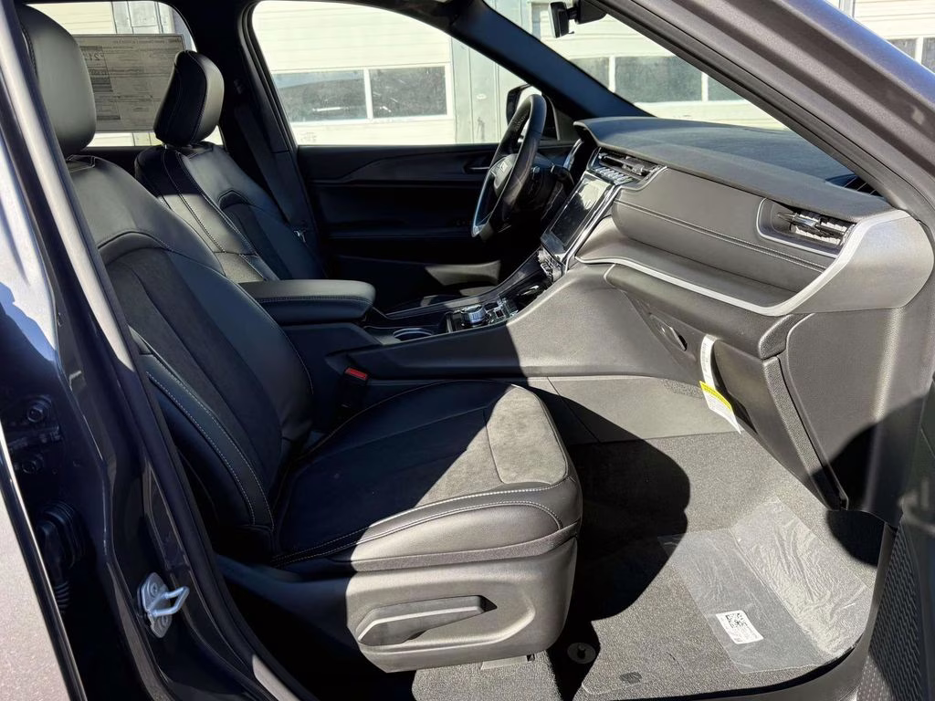 2025 Baltic Gray Metallic Clearcoat Jeep Grand Cherokee L Altitude X 4X4 SUV