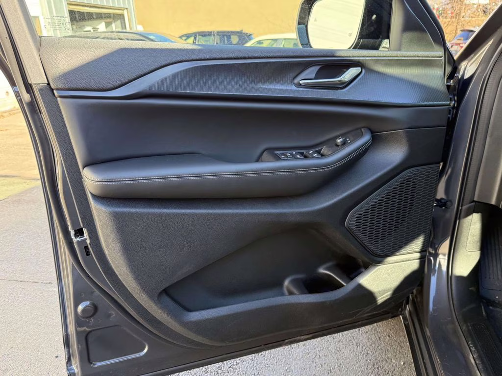 2025 Baltic Gray Metallic Clearcoat Jeep Grand Cherokee L Altitude X 4X4 SUV