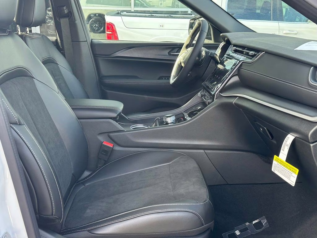 2025 Bright White Clearcoat Jeep Grand Cherokee L Altitude X 4X4 SUV