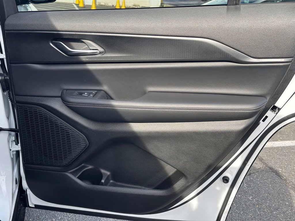 2025 Bright White Clearcoat Jeep Grand Cherokee L Altitude X 4X4 SUV