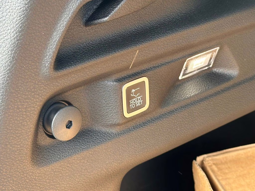 2025 Bright White Clearcoat Jeep Grand Cherokee L Altitude X 4X4 SUV