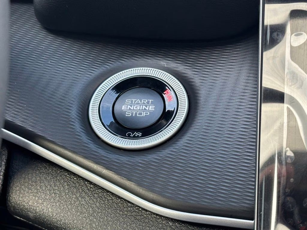 2025 Bright White Clearcoat Jeep Grand Cherokee L Altitude X 4X4 SUV