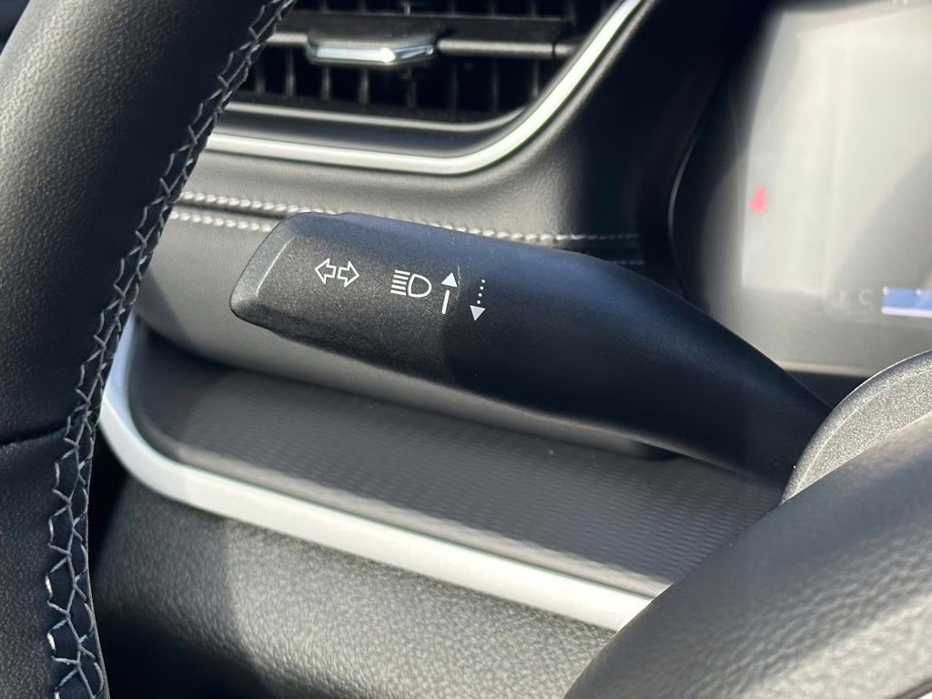 2025 Bright White Clearcoat Jeep Grand Cherokee L Altitude X 4X4 SUV