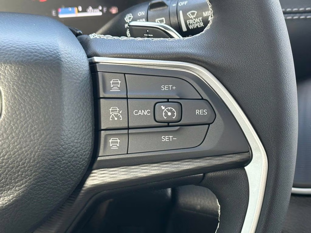 2025 Bright White Clearcoat Jeep Grand Cherokee L Altitude X 4X4 SUV