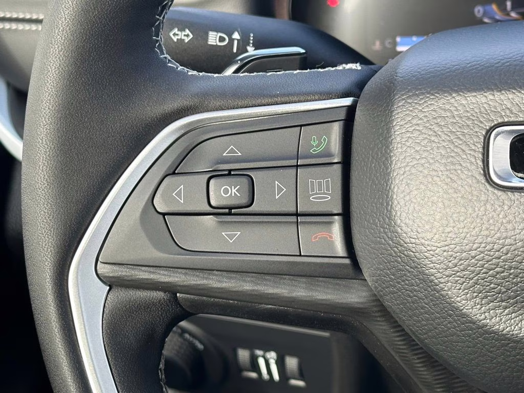 2025 Bright White Clearcoat Jeep Grand Cherokee L Altitude X 4X4 SUV